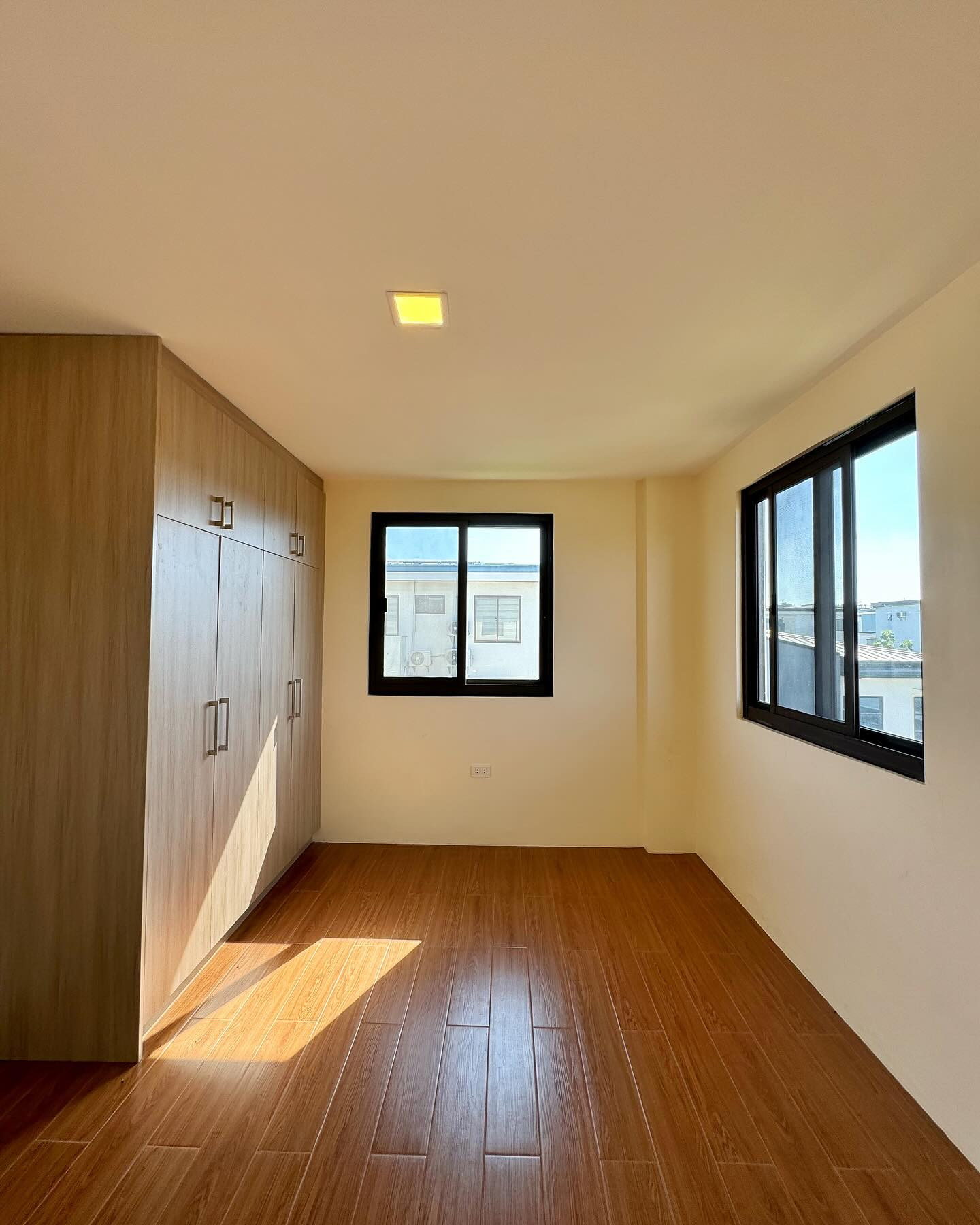 Brand New 7-bedroom House for Sale in Greenwoods Executive Village photo 5