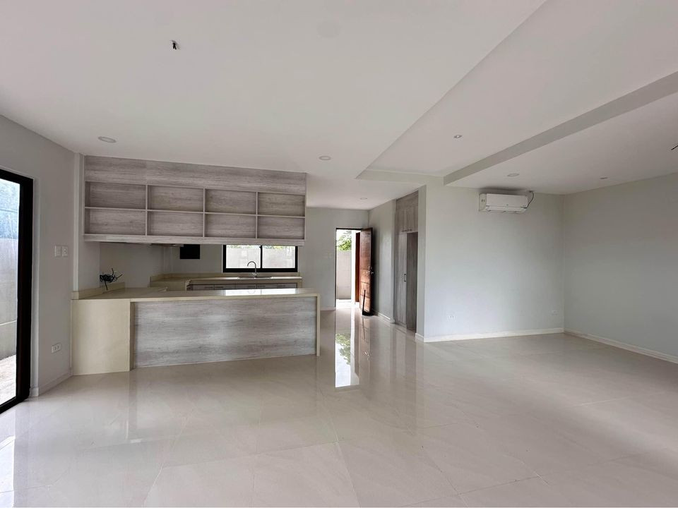 Vista Grande Talisay Phase 1 House with 4-Bedrooms and 2-Carport photo 5