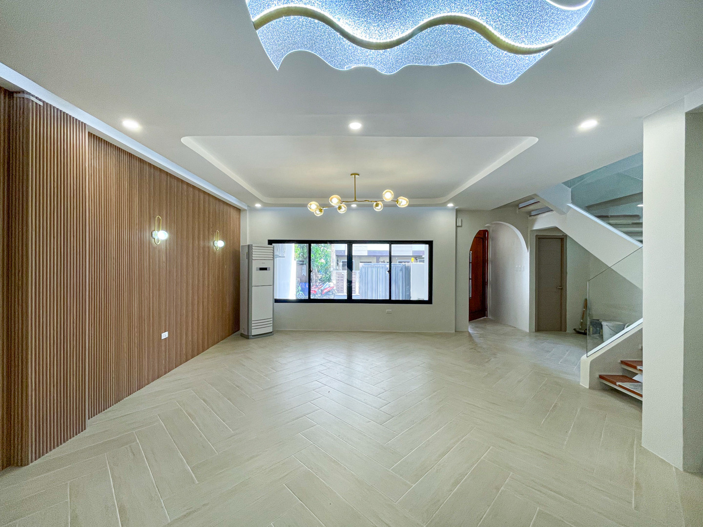 Elegant Modern Contemporary House and Lot For Sale photo 2
