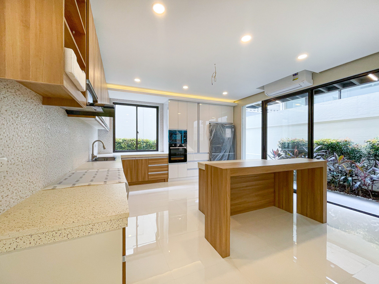 Stylish Modern Contemporary House and Lot For Sale photo 3