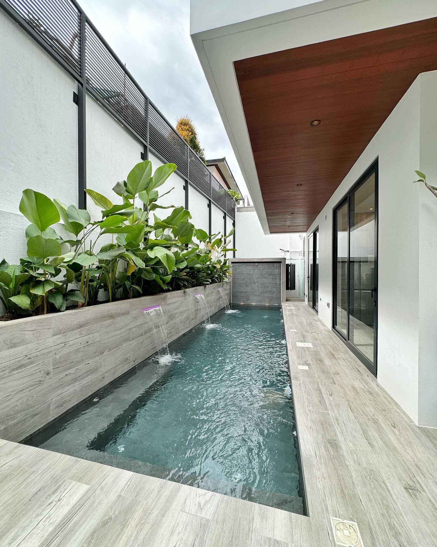 Brand New Modern 3-Storey House with swimming pool in Filinvest photo 2
