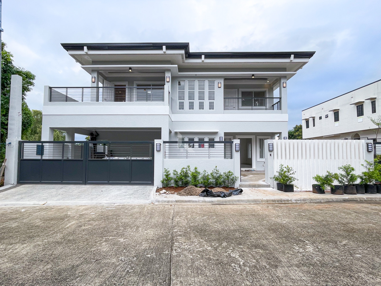 Bright and Airy Modern Contemporary House and Lot photo 1