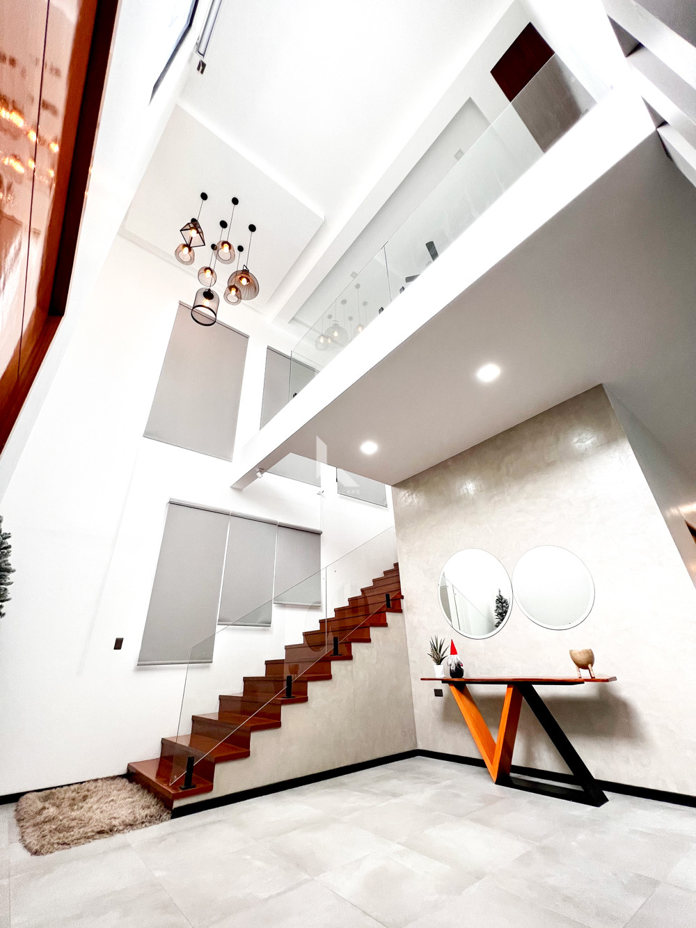 Remarkable modern concrete home for sale located in Sun Valley Estates photo 4
