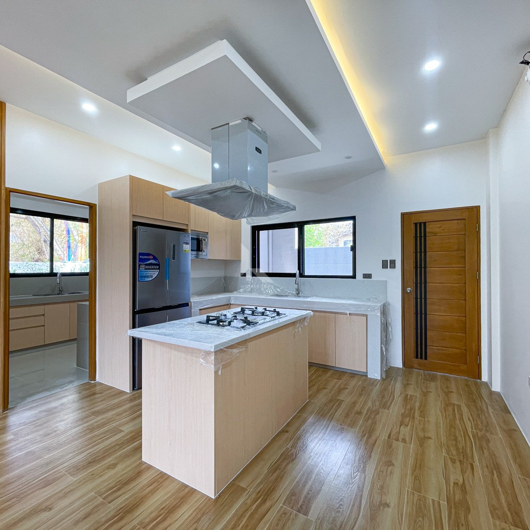 Captivating Modern Contemporary House and Lot For Sale photo 4