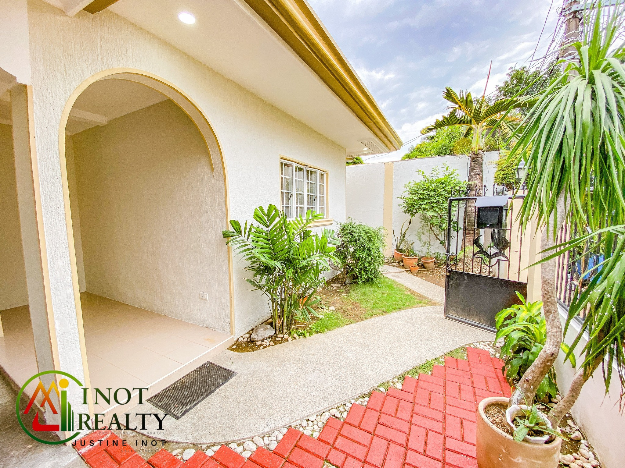 Newly Renovated Bungalow House For Sale in BF Resort Village Las Pinas City photo 2