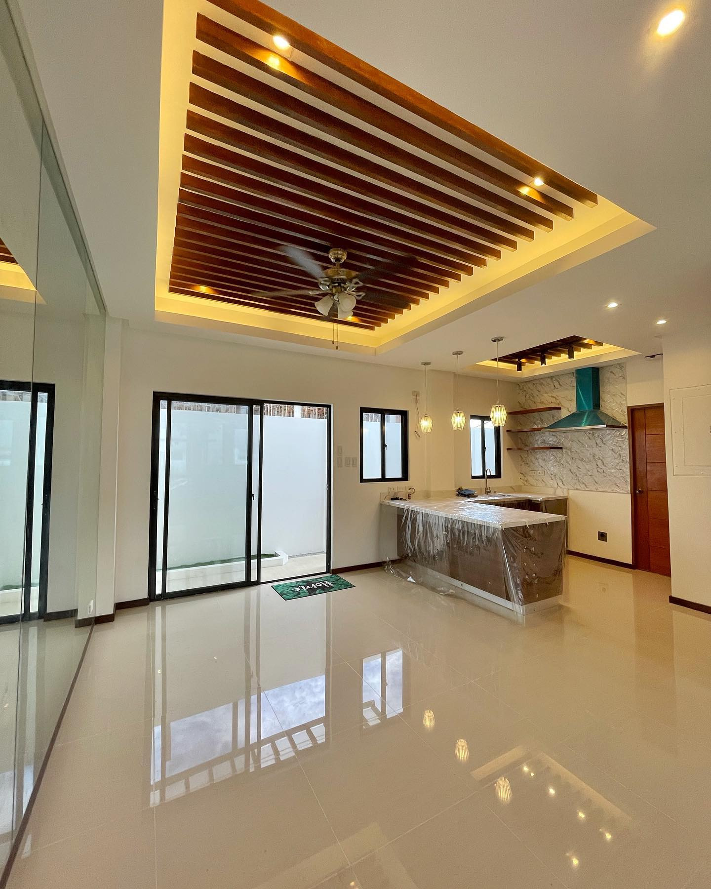 Brand New Modern House for Sale in Greenwoods Executive Village photo 3