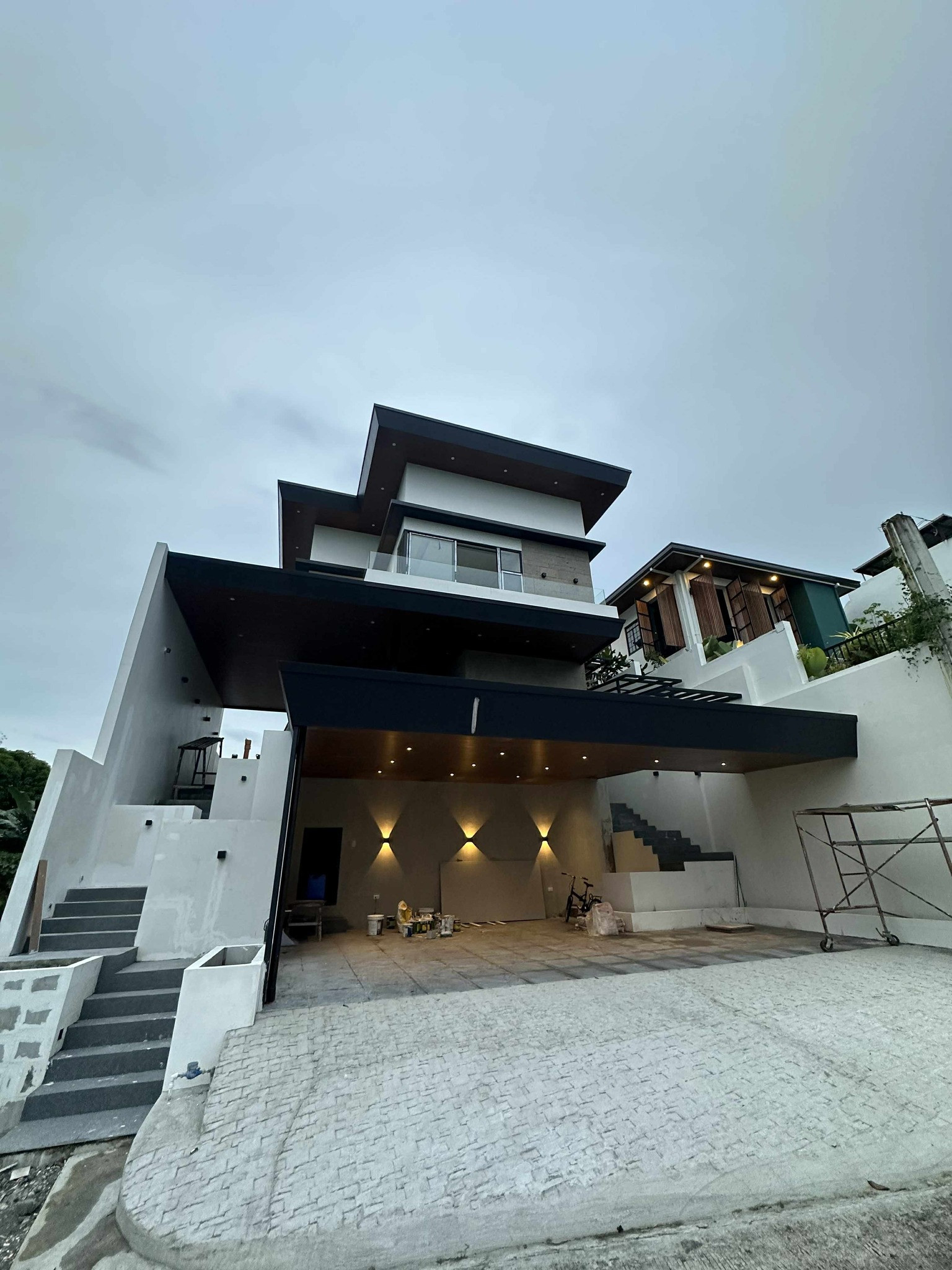 Brilliant 4-Bedroom House and Lot for Sale photo 2