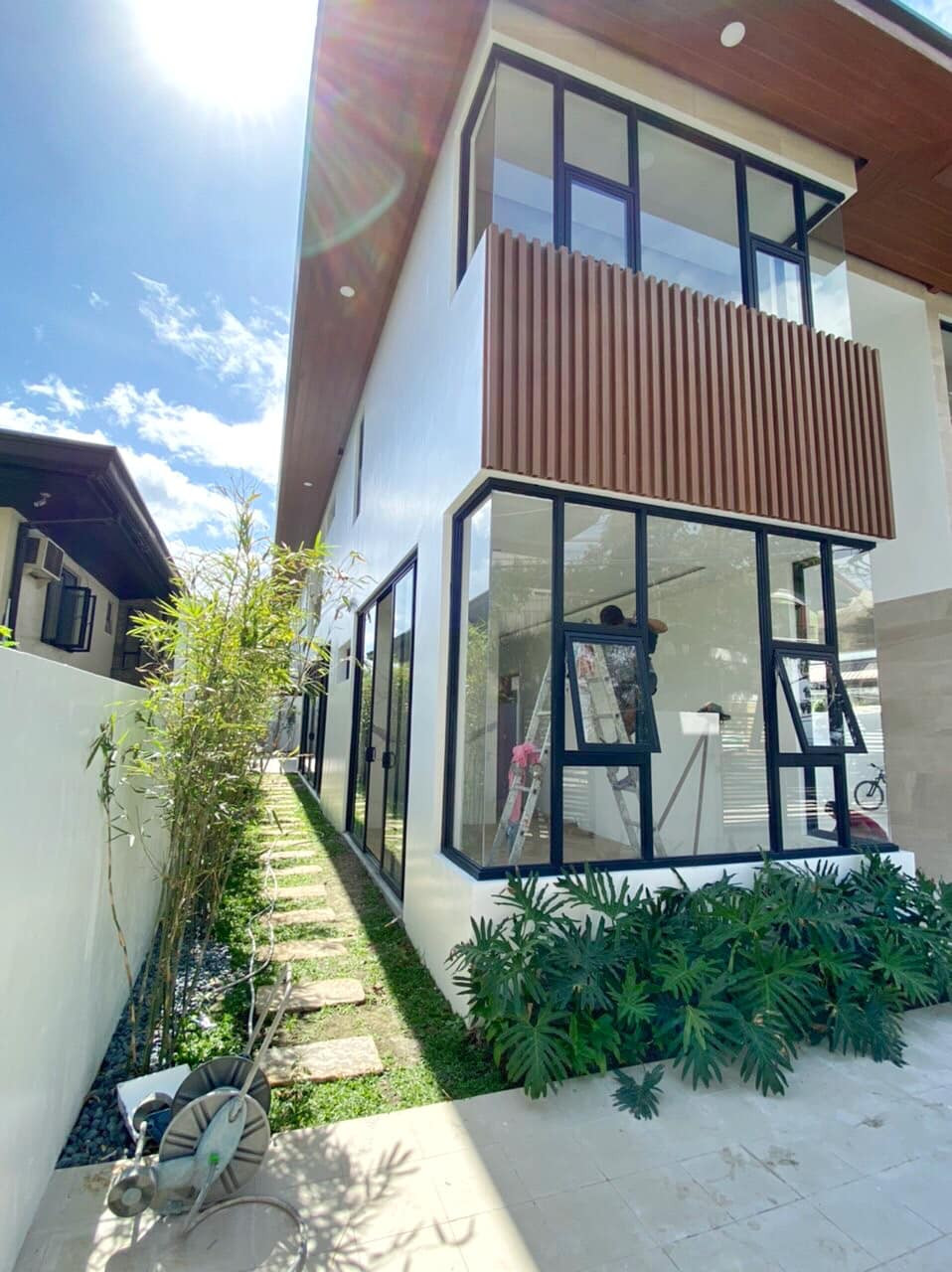 Beautiful 3-Storey Brand New House for Sale in White Plains Quezon City photo 2