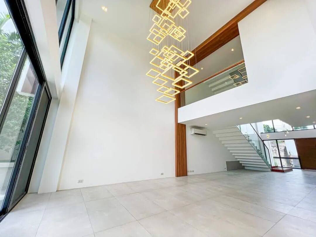 Brilliant 4-Bedroom House for Sale photo 3