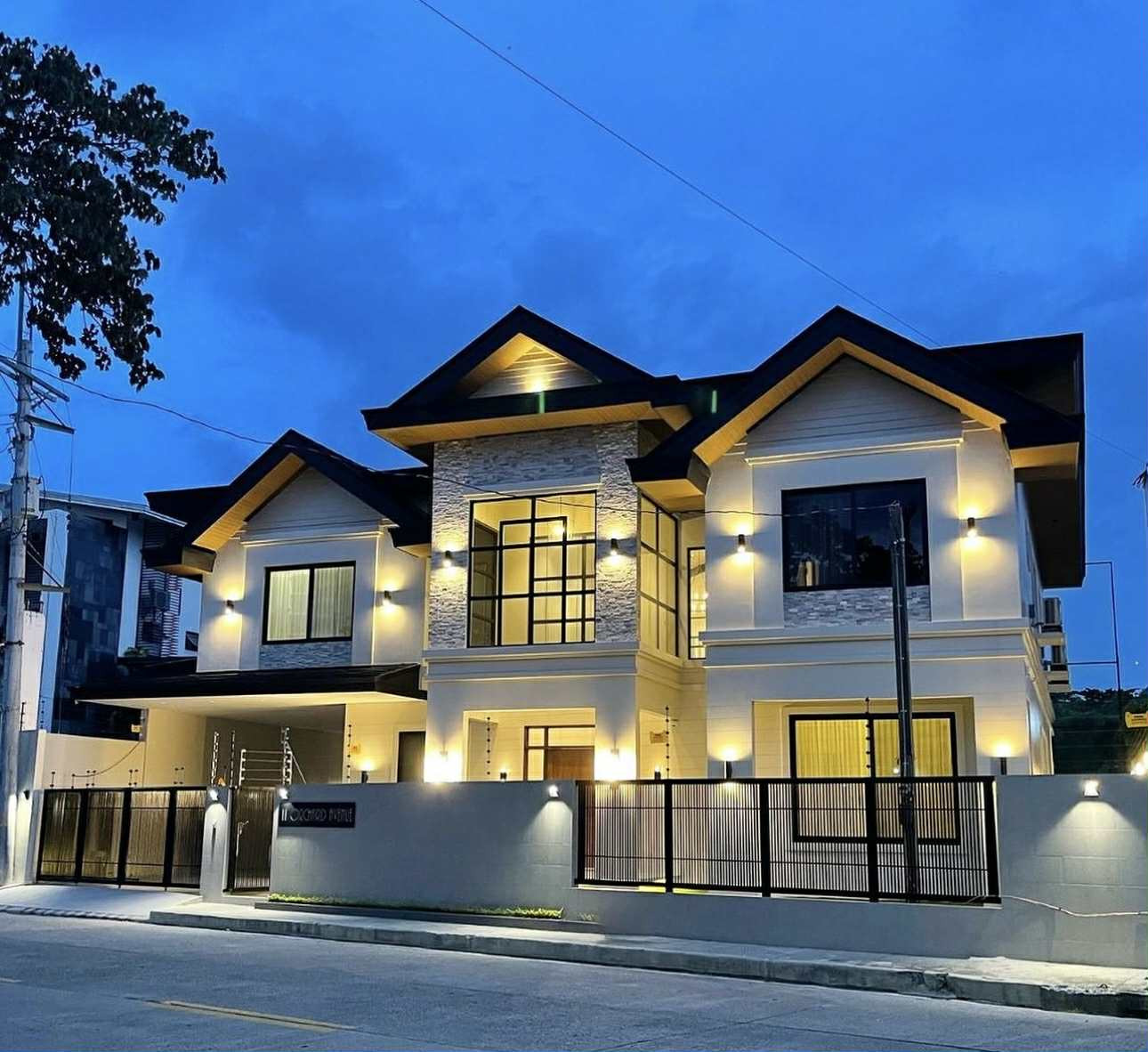 Sensational 5-Bedroom House and Lot for Sale photo 1