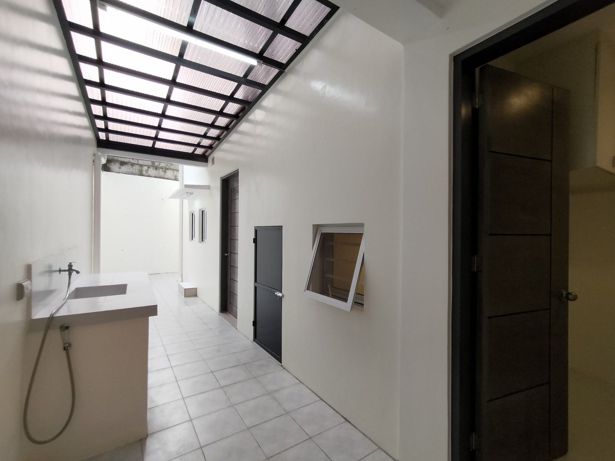 Brandnew Minimalist House For Sale photo 3