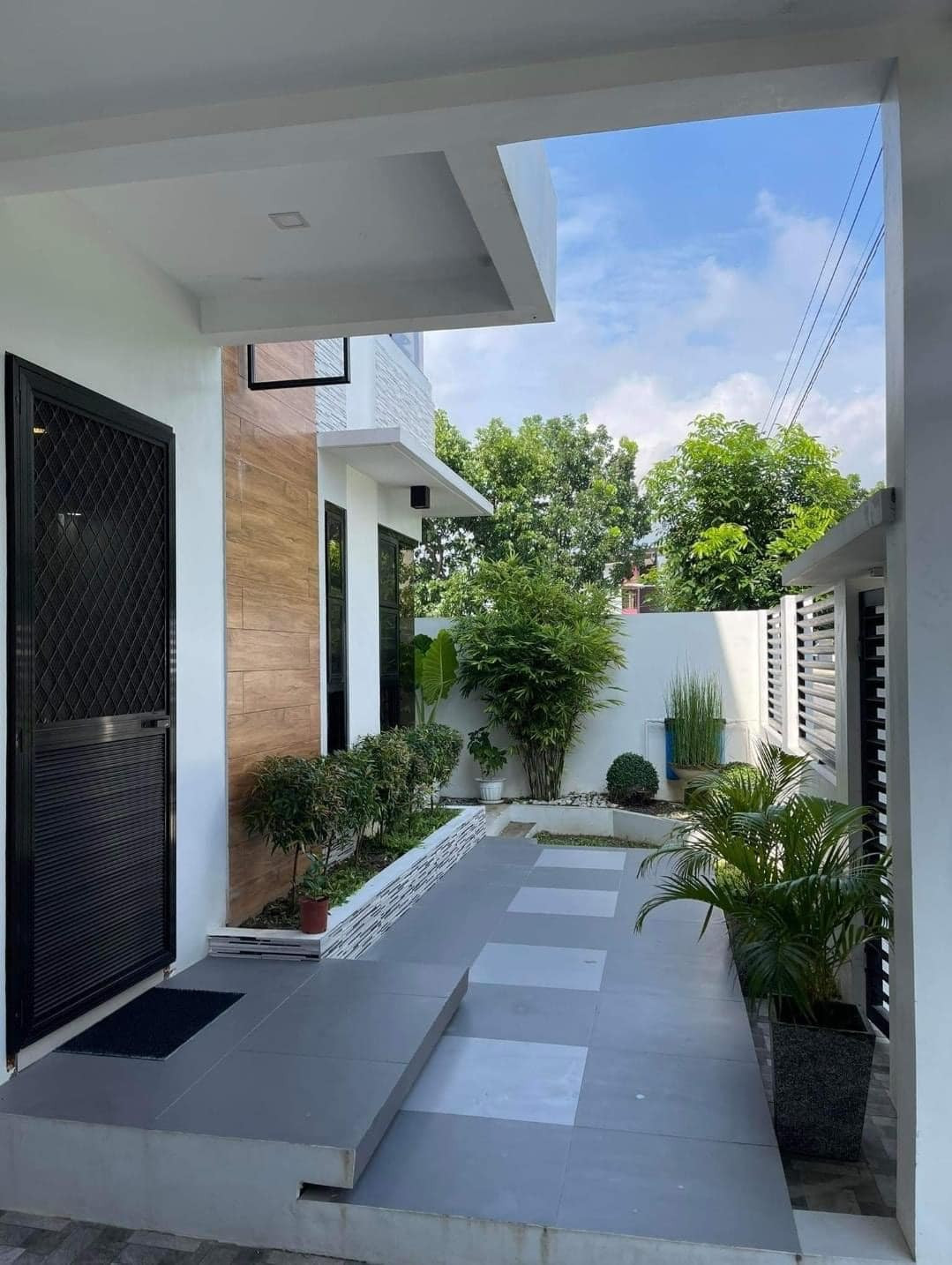 MODERN TWO STOREY HOUSE IN PAMPANGA NEAR CLARK AND BESIDE NLEX photo 3