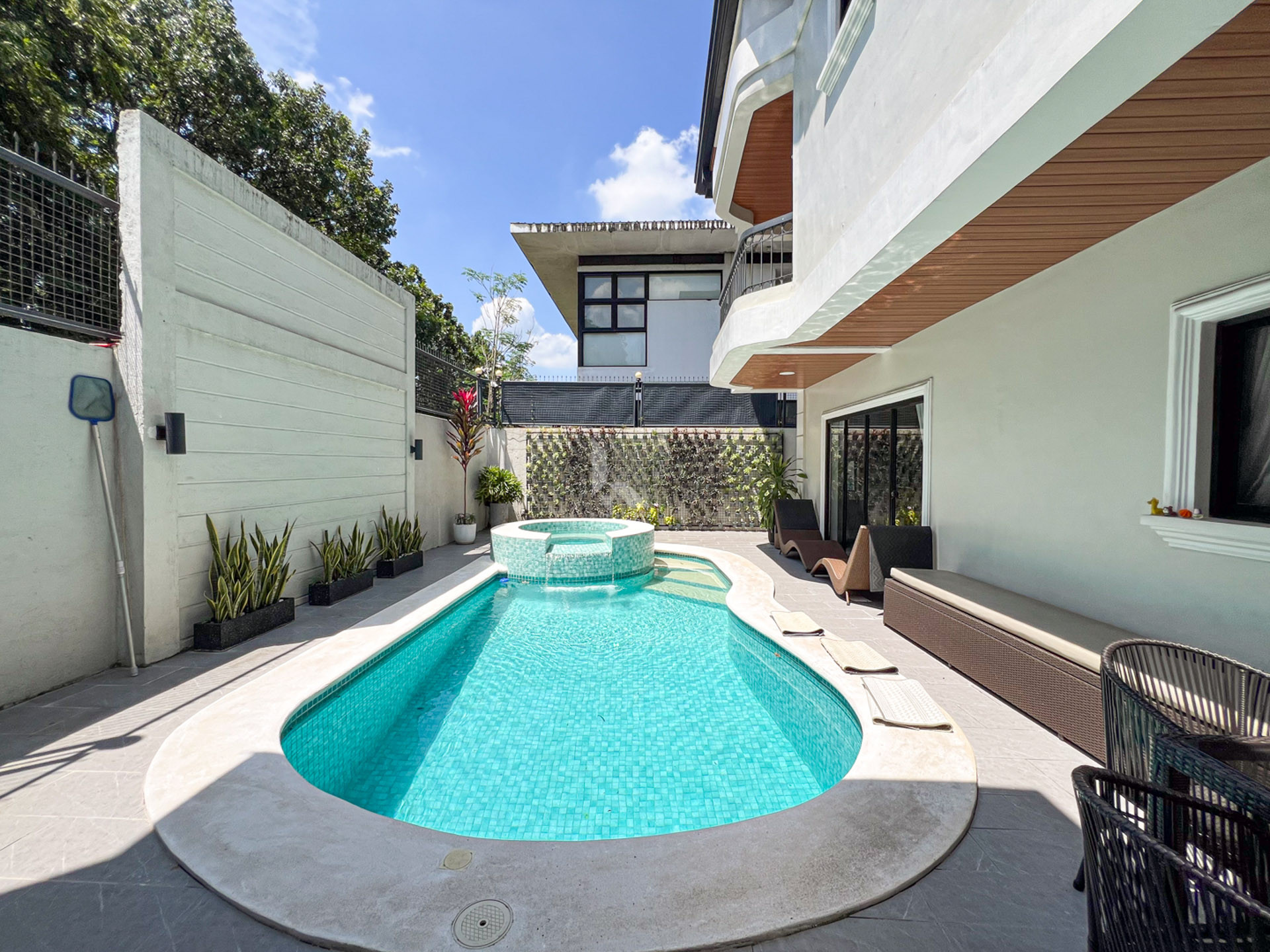 Cozy Fully Furnished Contemporary House and Lot in Casa Milan photo 3