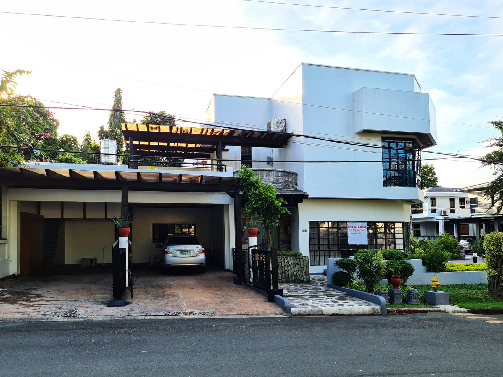 Delightful 607sqm 2-storey Home for Sale in Alabang Hills photo 1
