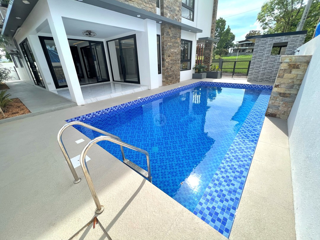 Stately Exquisite House and Lot for Sale photo 3