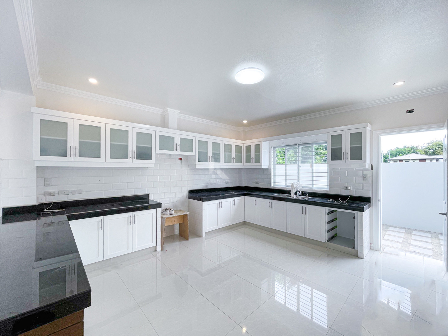 Bright and Airy Modern Contemporary House and Lot photo 5