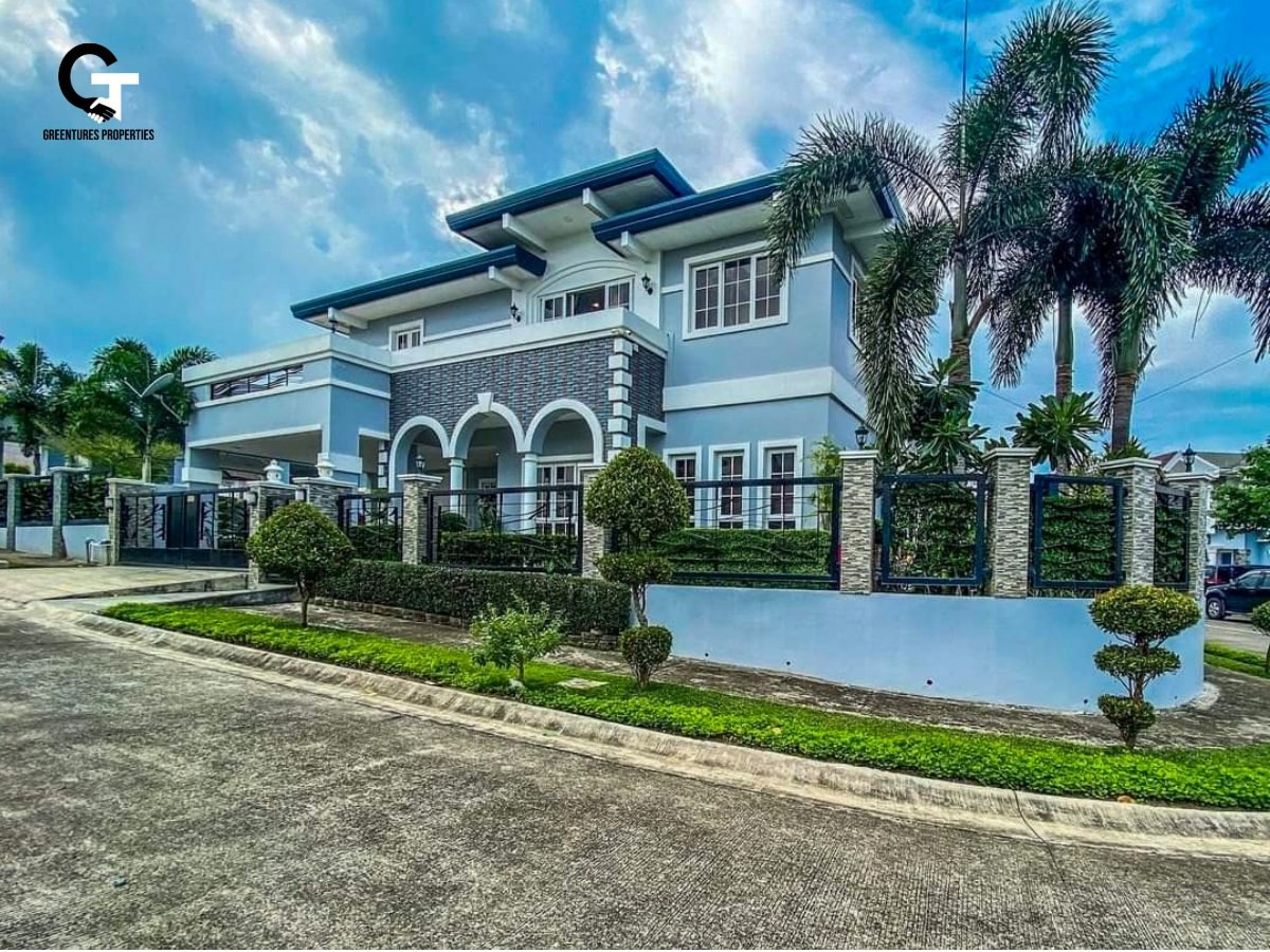 European theme 2 Storey House & Lot with swimming pool photo 1