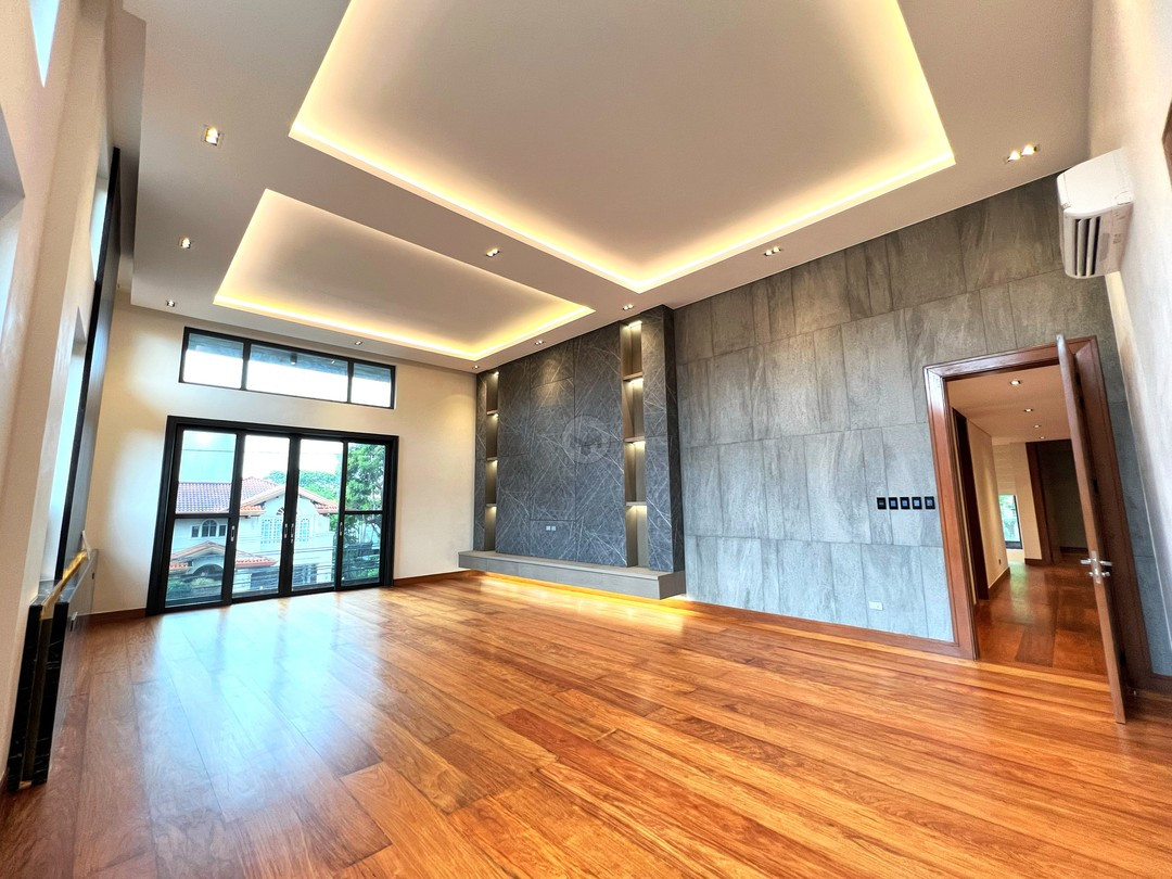 The Krimzon Heim - Avante Garde Ayala Alabang House for Sale photo 5