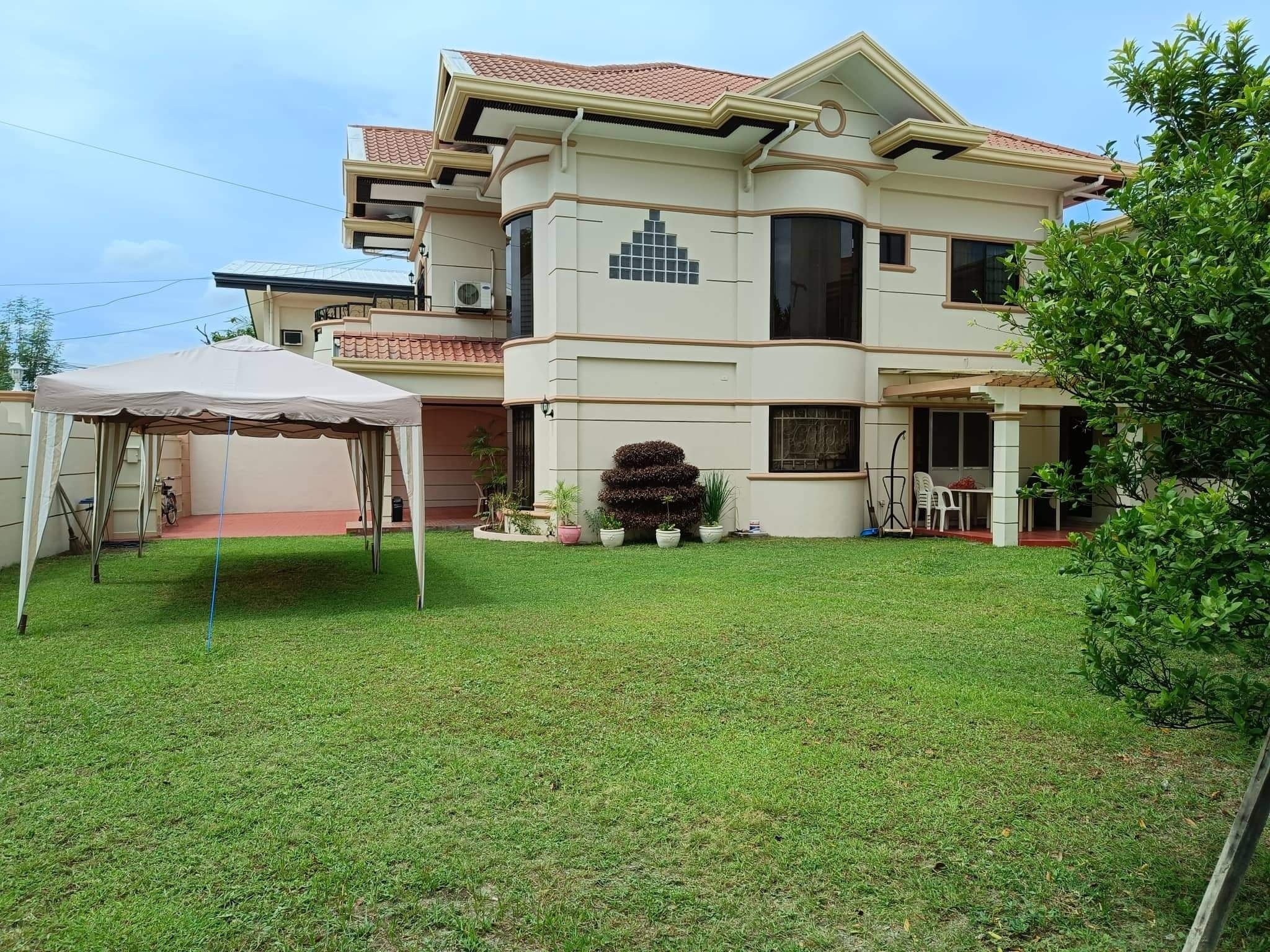 CLASSIC ROMAN STYLE MANSION WITH BIG LAWN NEAR CLARK AND BALIBAGO photo 1