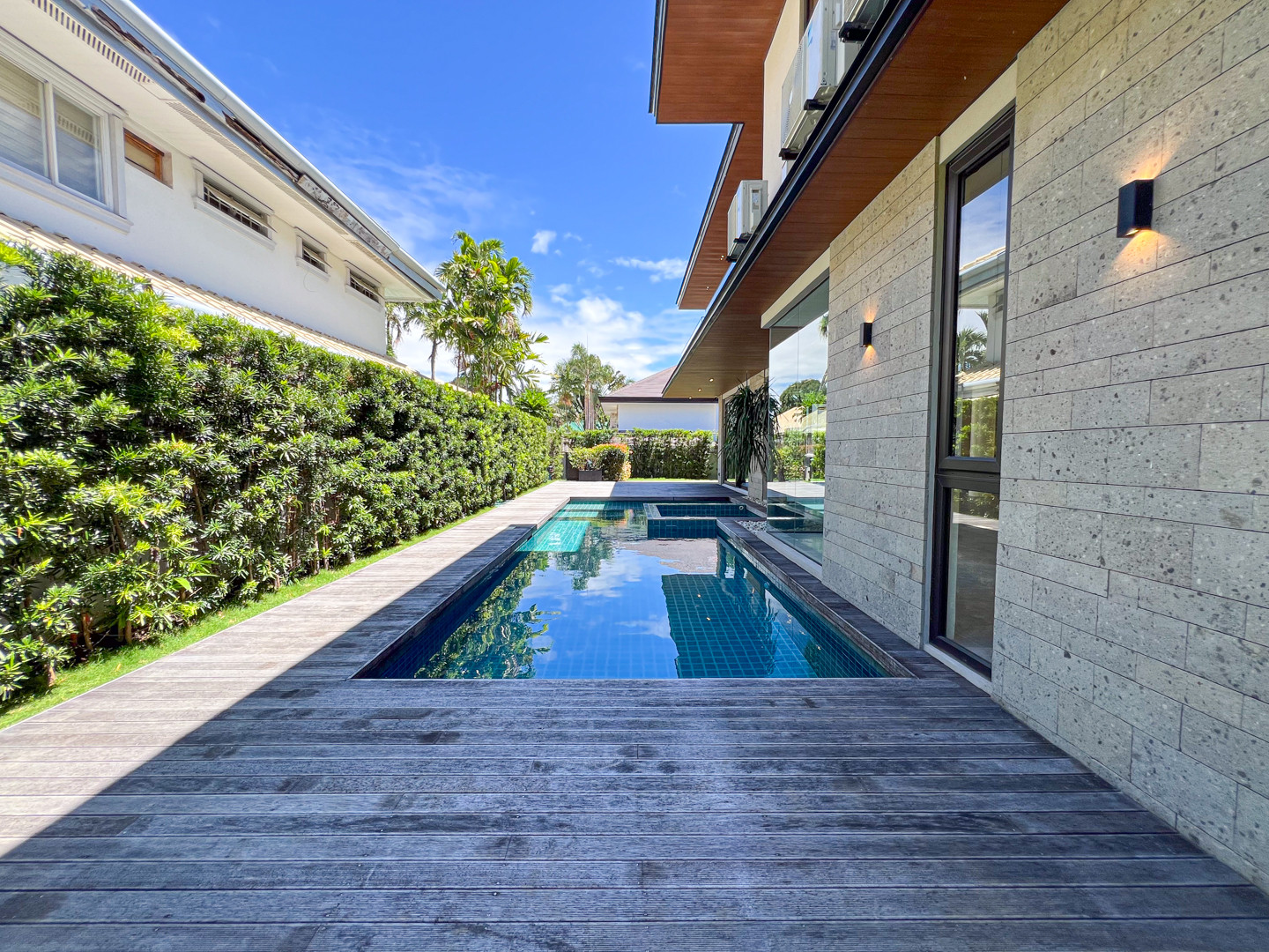 Picturesque Modern Contemporary House and Lot For Sale photo 2