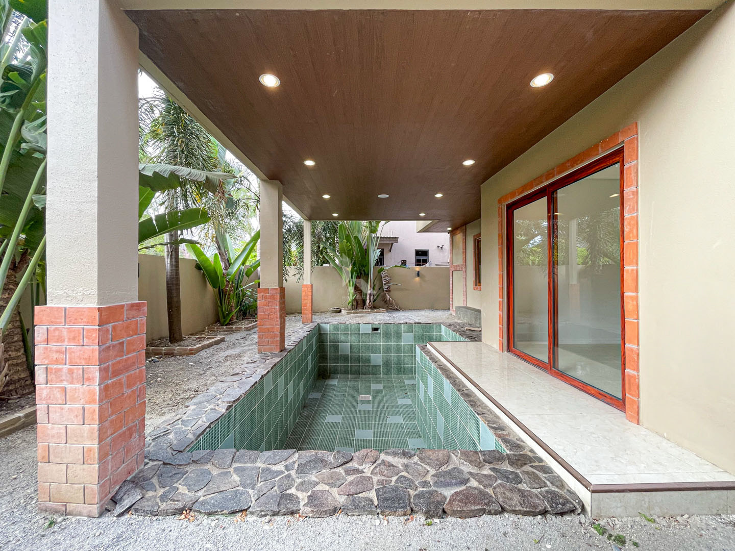 Classy Contemporary House and Lot For Sale in Portofino Heights photo 2