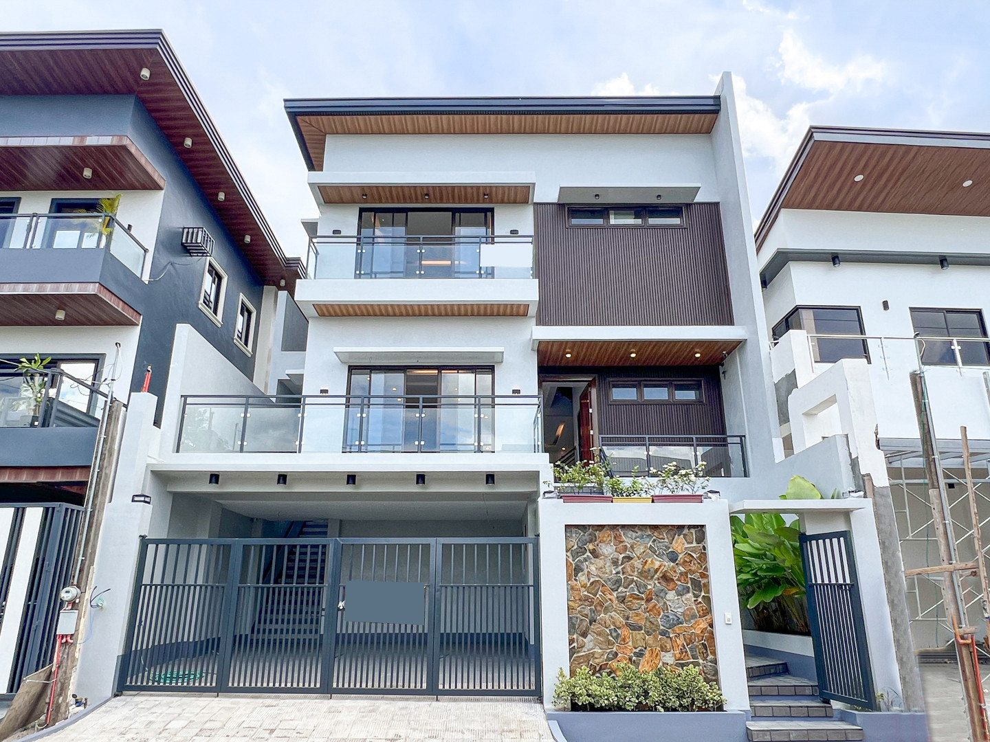 Gorgeous Home For Sale in Edgewood Place photo 1