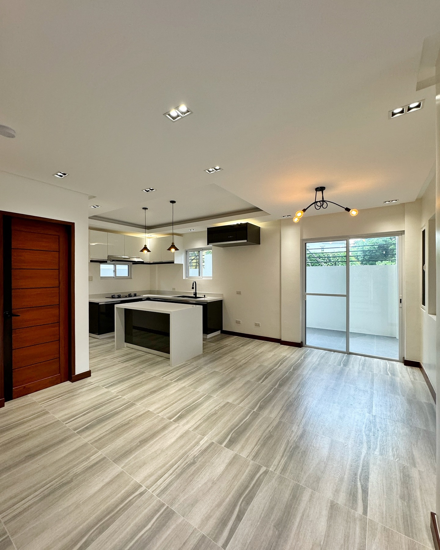 Brand New Modern Contemporary House for Sale photo 4
