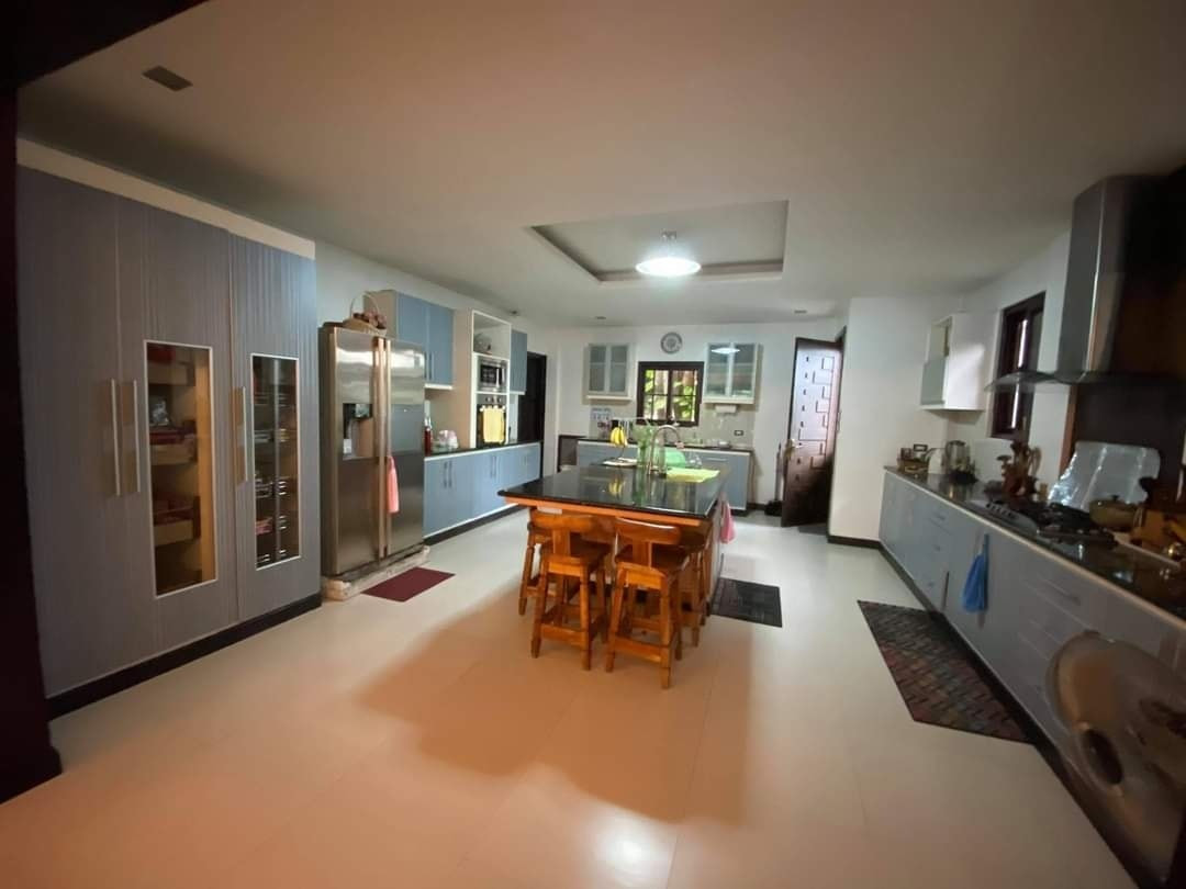 Corner 3-Storey House with Pool For Sale in Angeles City photo 3
