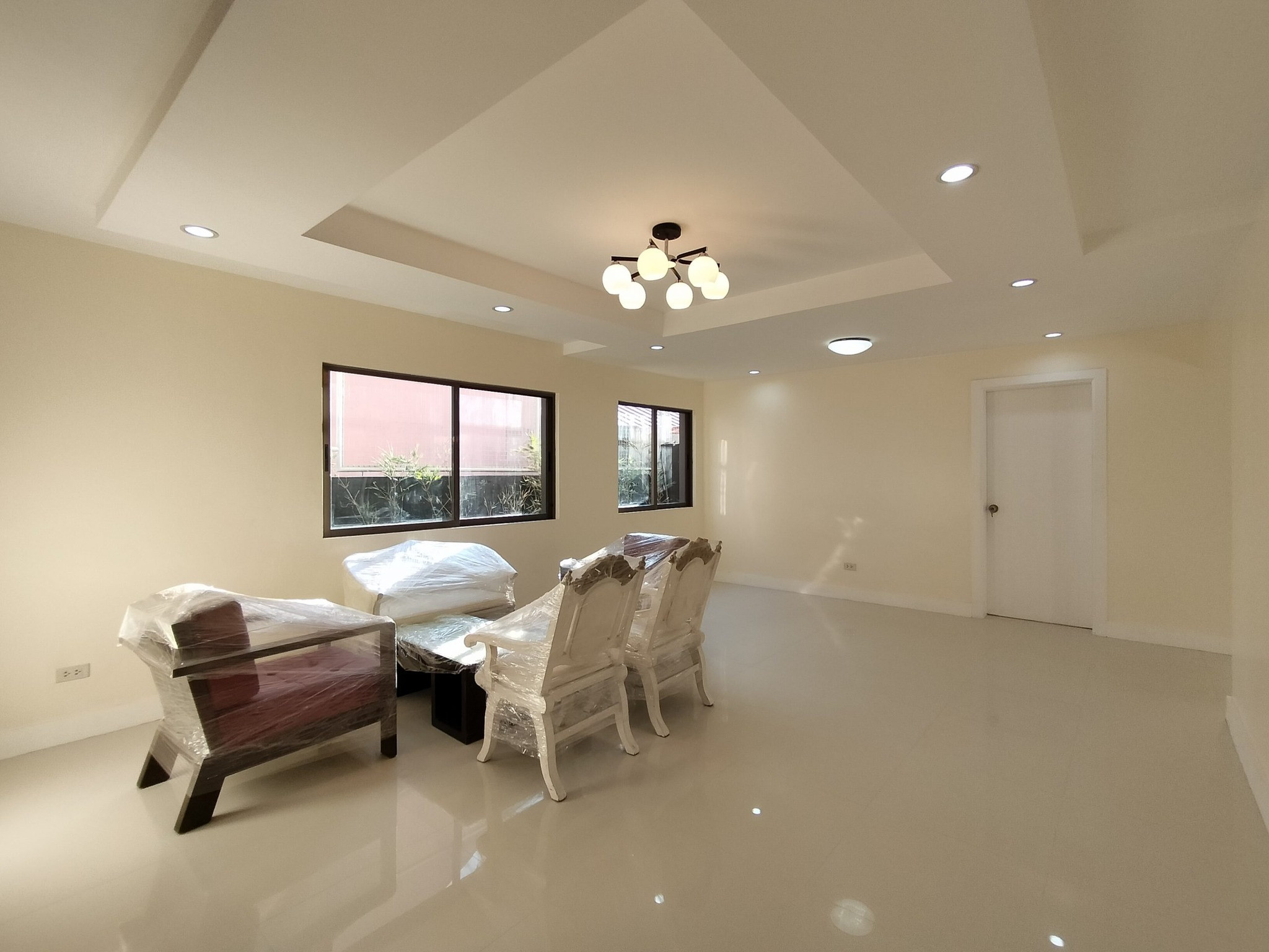 Brandnew House with Swimming Pool in Bf Homes Las Pinas photo 3