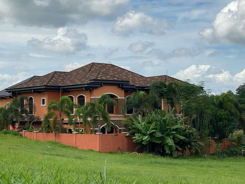 An Elegant 5 Bedroom House and Lot for Sale in Portofino South photo 1