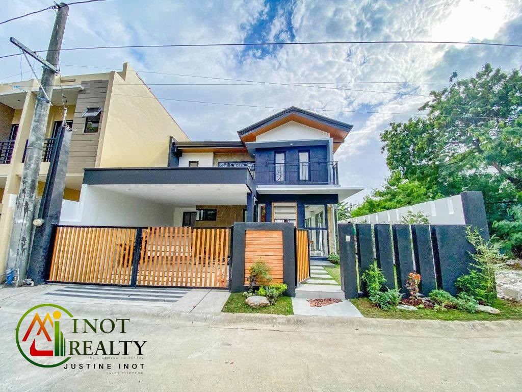 Elegantly Finished Single attached House and Lot photo 1