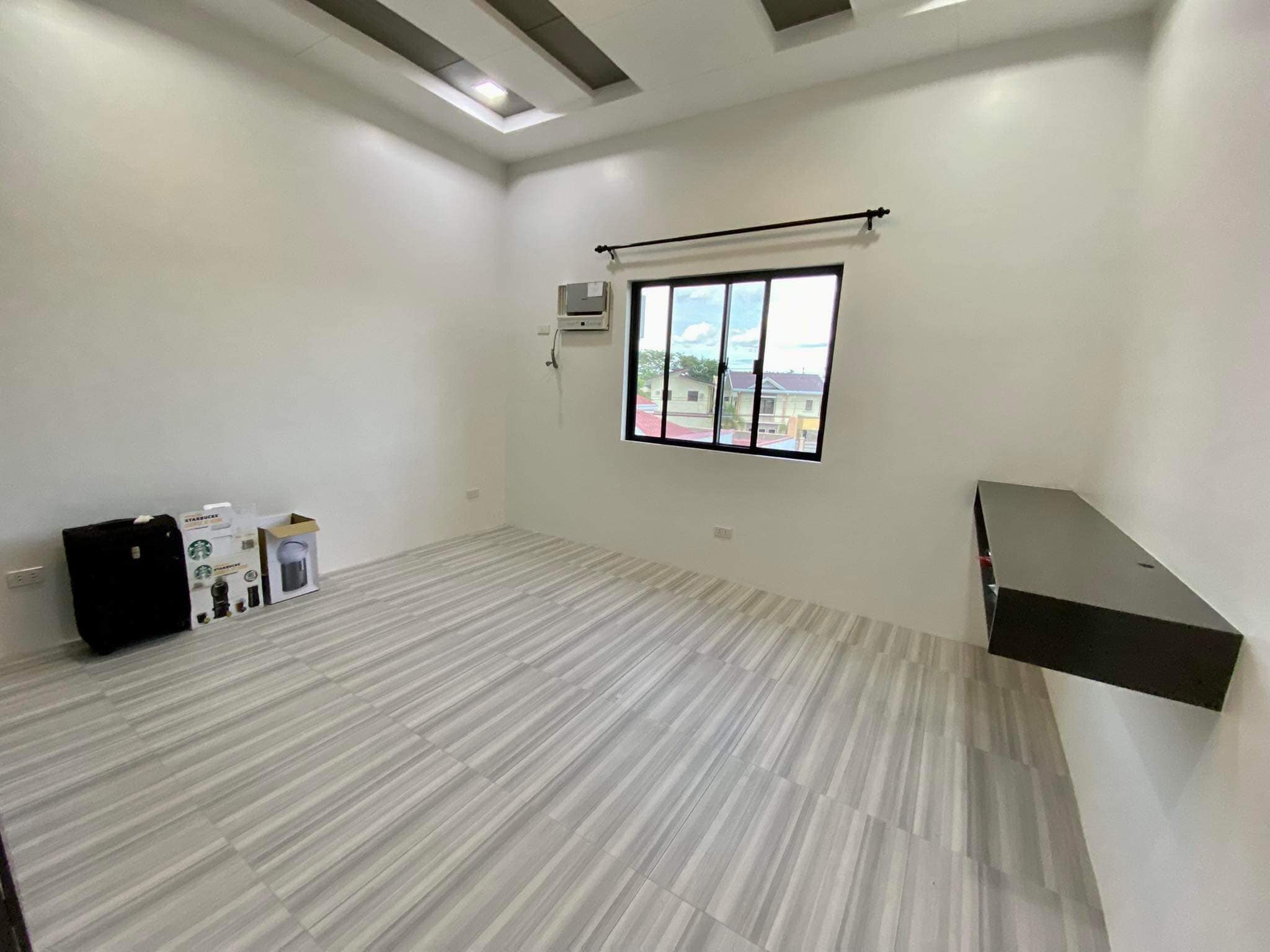 FOR SALE PRE OWNED MODERN ELEGANT HOUSE IN PAMPANGA photo 5
