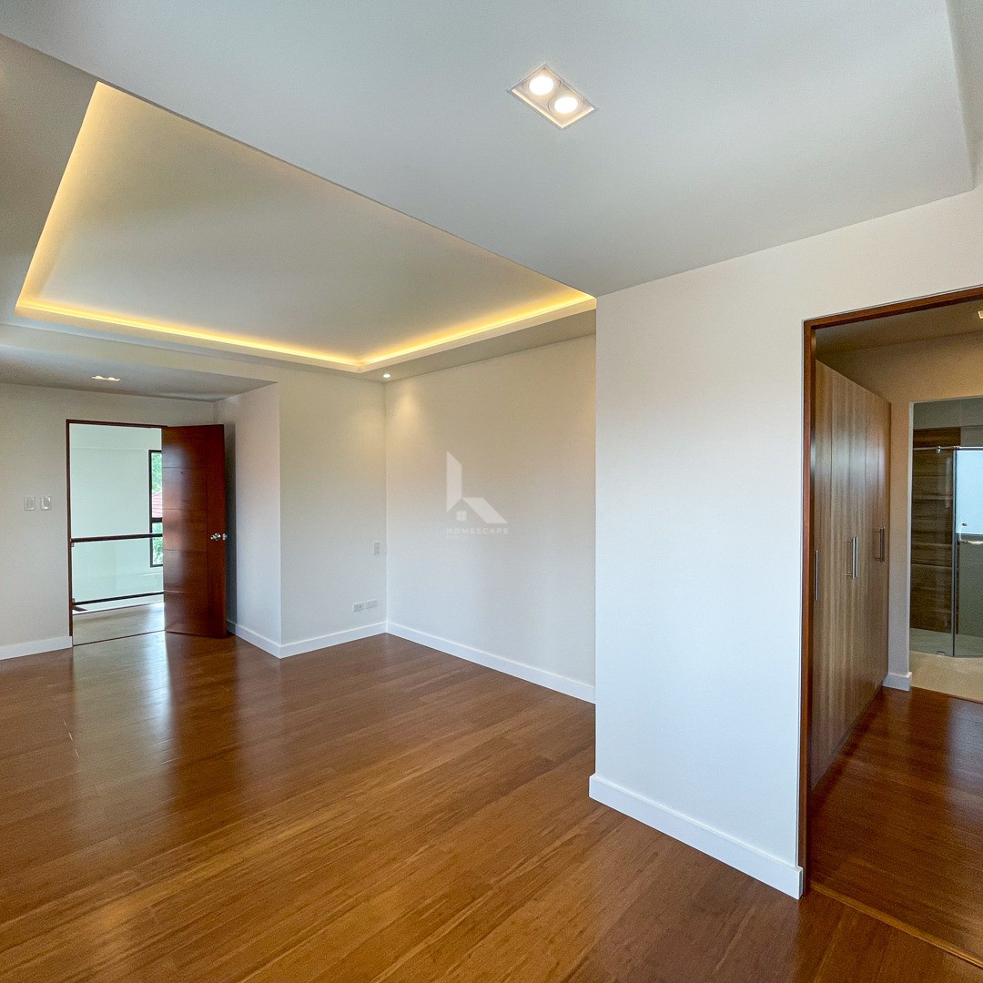 Classy Brand New Contemporary House and Lot For Sale photo 5