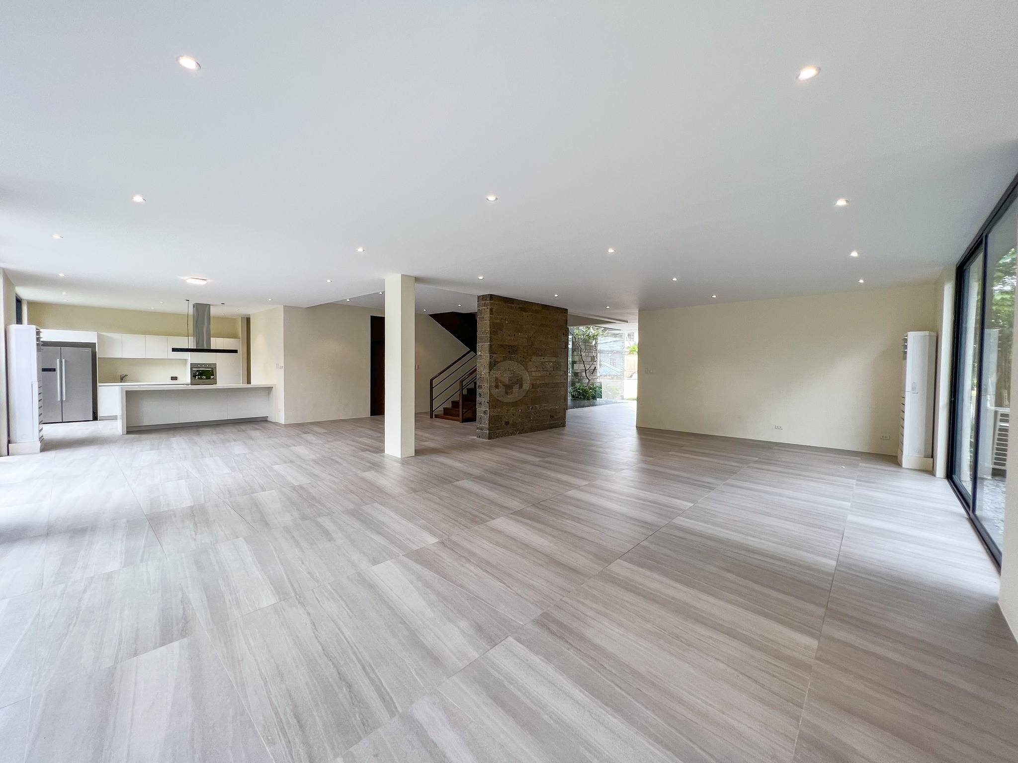 A Mid-Century 4 Bedroom House for Sale in Ayala Alabang photo 2