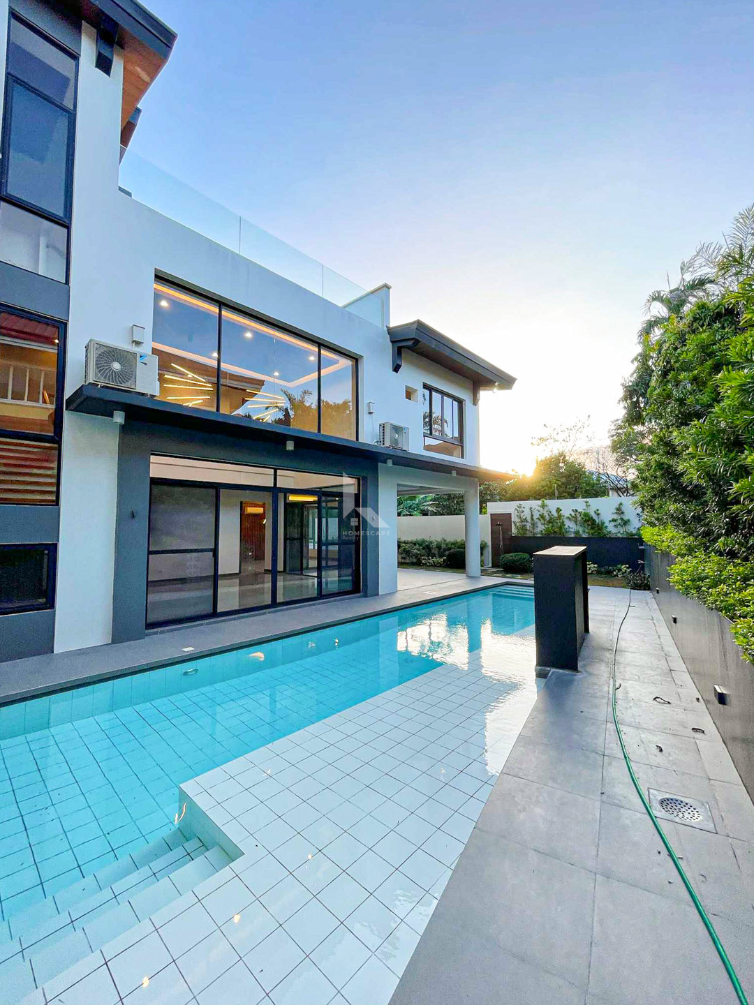 Breathtaking Fully Furnished Modern Contemporary Home in Ayala photo 1