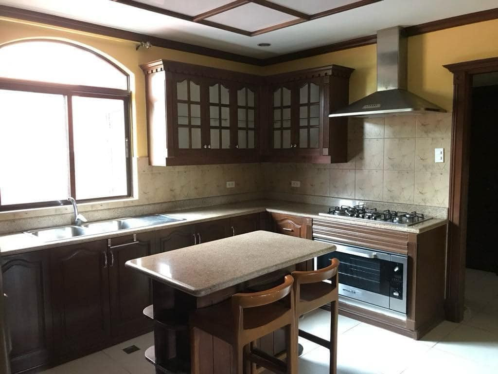 An Elegant 5 Bedroom House and Lot for Sale in Portofino South photo 5