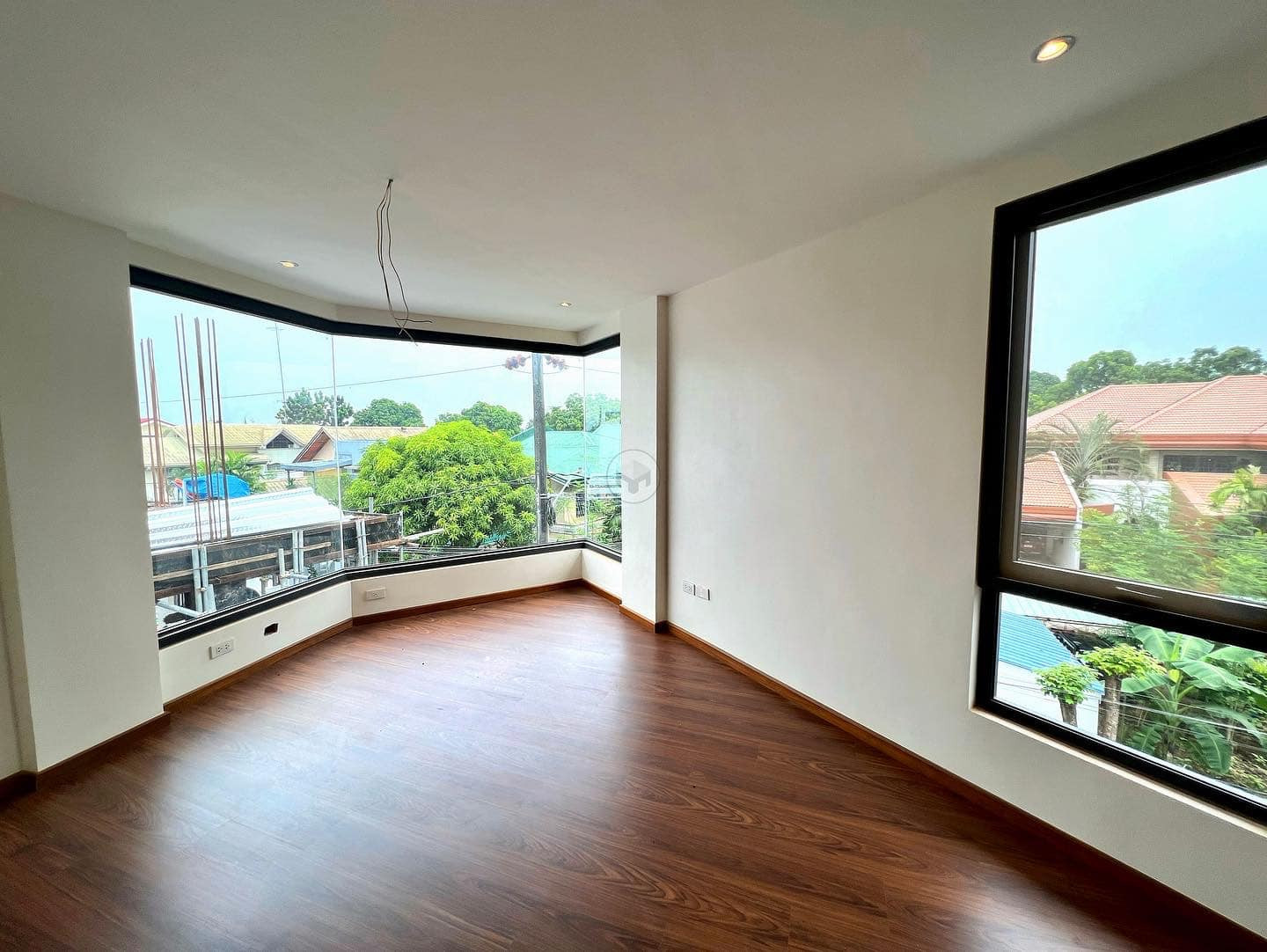 A Notable Gleaming House And Lot For Sale photo 5