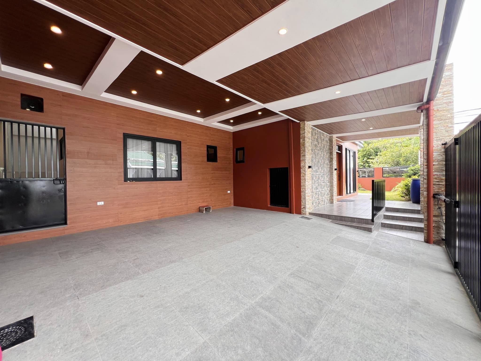 Snatch this Pre-Owned House in Vermont Executive Village, photo 2