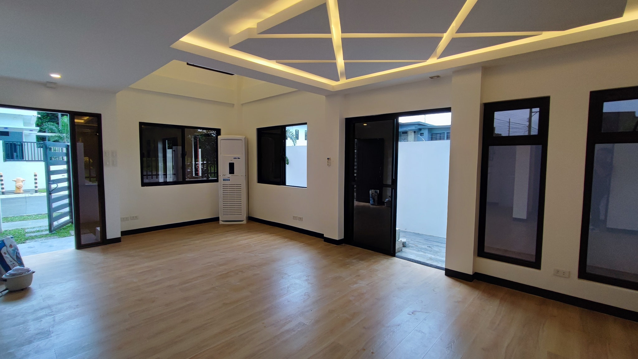Brand new modern house for sale in Angeles City exclusive subd. Pampanga photo 1