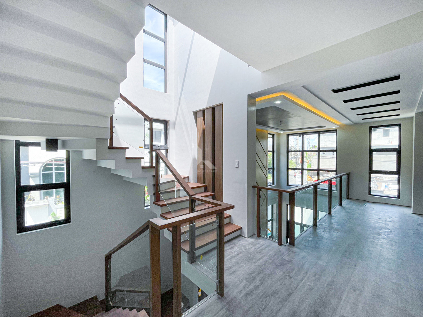 Classy Corner House and Lot For Sale photo 4