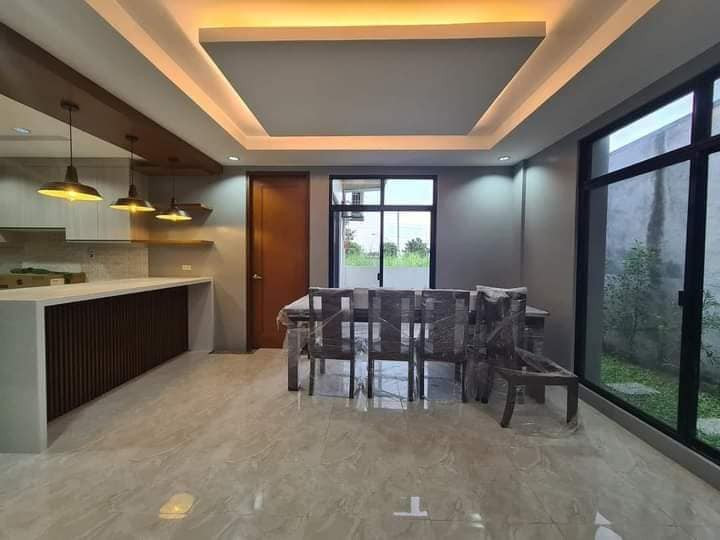 A sophisticated home in a secured subdivision that offers good amenities photo 3