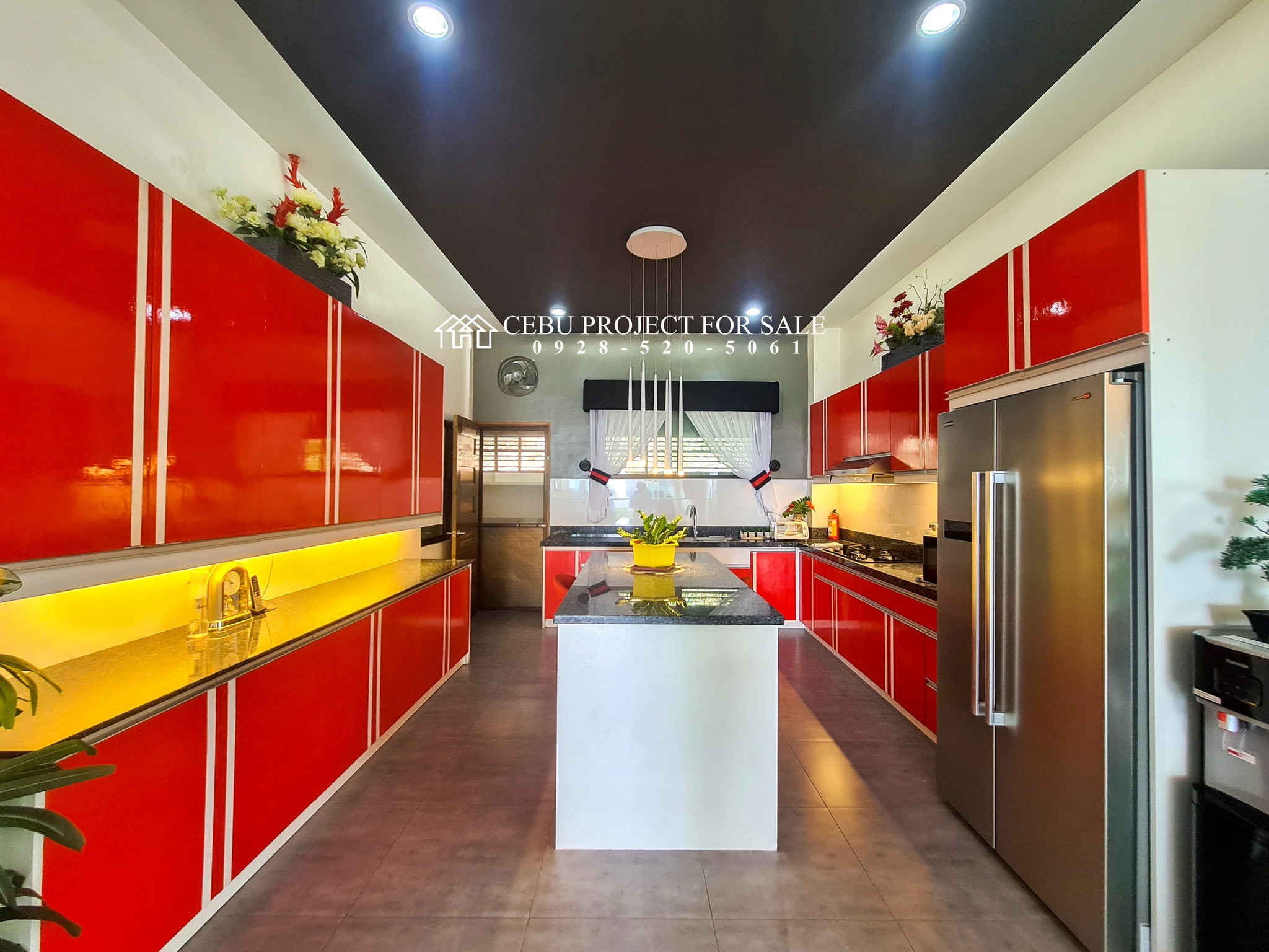 BEAUTIFULLY SITUATED in a high-end subdivision with a panoramic view of the city photo 5