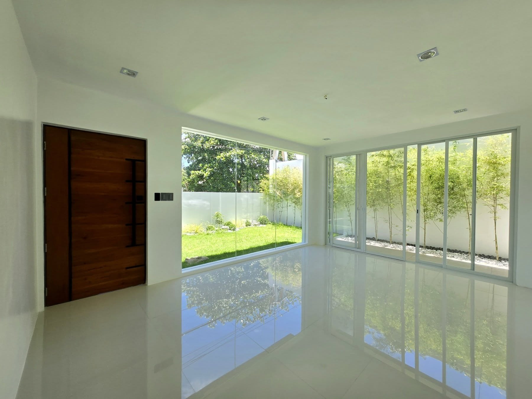 Snatch this Newly Renovated 4-Bedroom Home in BF Homes photo 1