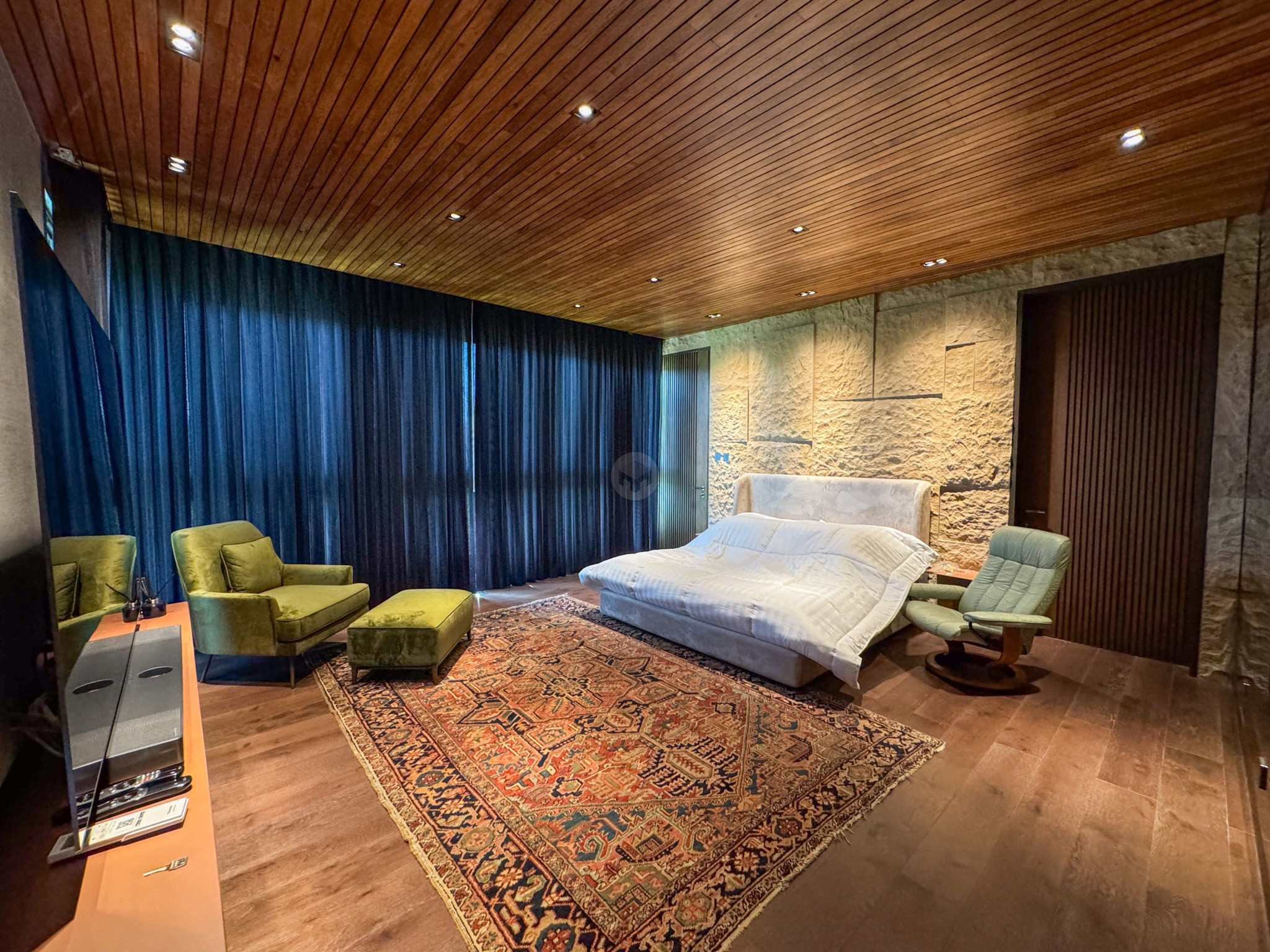 A Luxurious 3-Bedroom House for Sale in Alabang photo 5