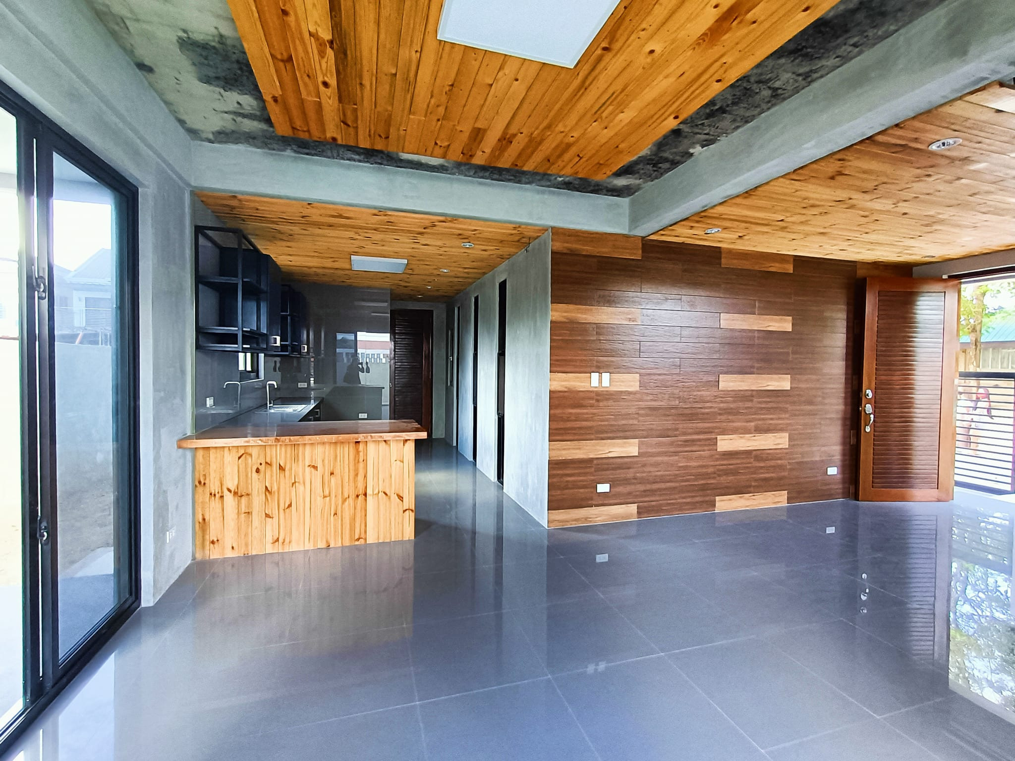 Remarkable Modern 3 Storey Industrial House for Sale in Sn. Fernando Pampanga photo 3