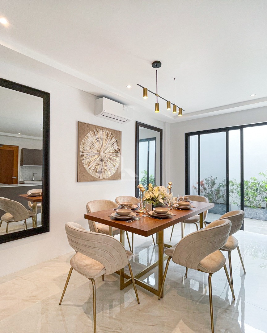 Elegant Modern Contemporary photo 3