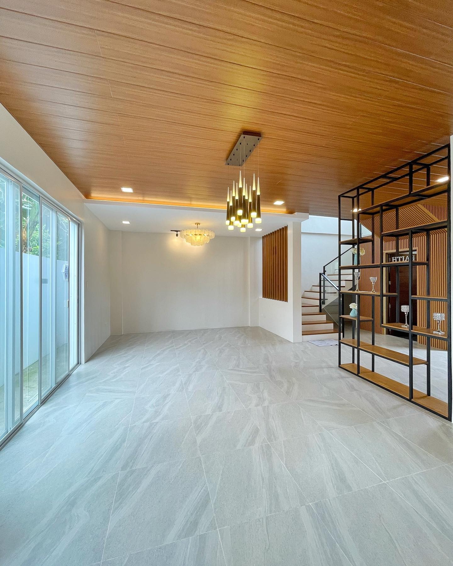 Brand New Modern Contemporary House for Sale in Greenwoods Executive Village photo 4