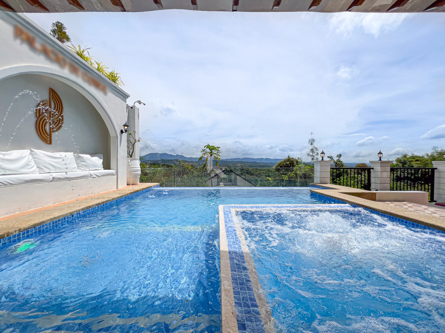 Breathtaking Modern Tropical Rest House For Sale in Antipolo photo 3