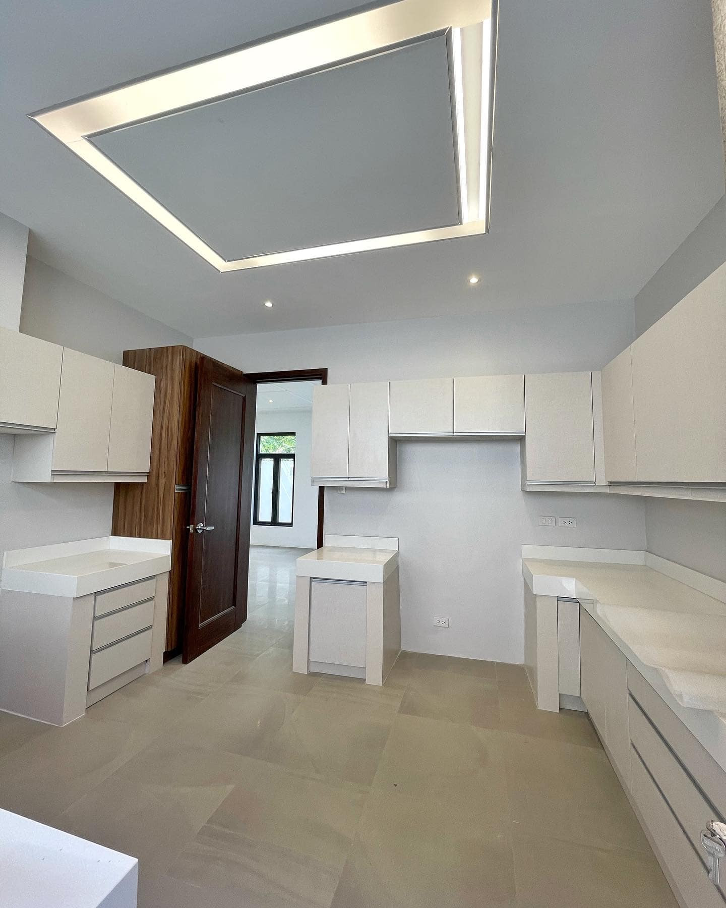 Brand New 3-Storey Modern House for Sale in Batasan Hills Quezon City photo 3