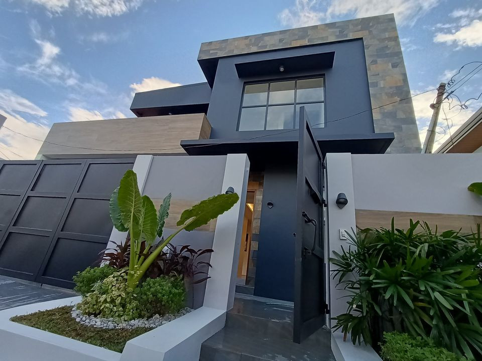 A BRAND NEW MODERN HOUSE AND LOT FOR SALE IN BF HOMES PARAÑAQUE photo 1